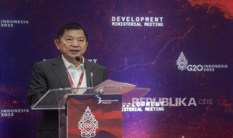 Menteri Perencanaan Pembangunan Nasional/Kepala Bappenas Suharso Monoarfa memberikan keterangan kepada media hasil pertemuan G20 Development Ministerial Meeting (DMM) 2022 di Tanjungpandan, Belitung, Kepulauan Bangka Belitung, Kamis (8/9/2022). Dalam keterangannya Monoarfa mengatakan bahwa pertemuan tersebut merupakan perwujudan komitmen bersama untuk melaksanakan tujuan utama pembentukan Development Working Group di G20, yaitu mempersempit ketimpangan pembangunan serta mengentaskan kemiskinan global. 