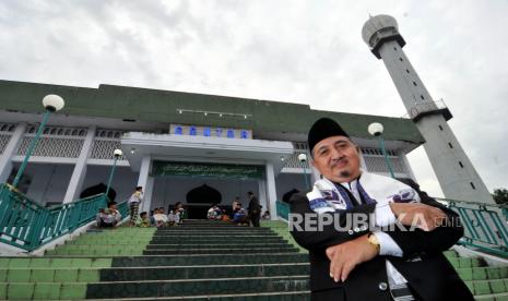 Pimpinan Pondok Modern Darussalam Gontor KH. Abdullah Syukri Zarkasyi, 