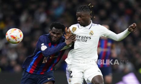 Pemain Real Madrid Eduardo Camavinga (kanan).