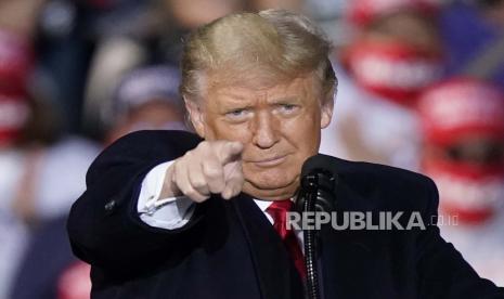 Presiden Amerika Serikat (AS) Donald Trump dilaporkan hanya membayar pajak pendapatan sebesar 750 dolar AS pada 2016 dan 2017. Kabar itu segera memicu gelombang kritik mengingat kekayaan serta jaringan bisnis yang dimiliki Trump.