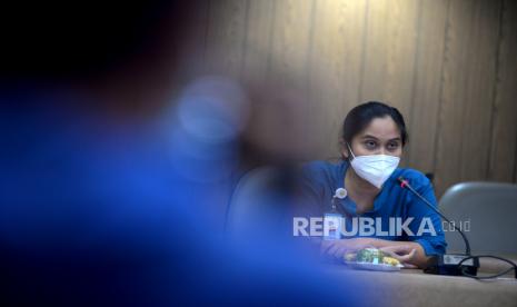 Pakar Neurologi Anak RSUP Dr Sardjito Retno Palupi memberikan paparan saat konferensi pers terkait penyakit gagal ginjal akut pada anak di RSUP Dr Sardjito, Yogyakarta, Rabu (19/10/2022). Hingga Selasa (25/10/2022) tercatat total 12 kasus gagal ginjal di RS Sardjito di mana tujuh pasien di antaranya meninggal dunia.