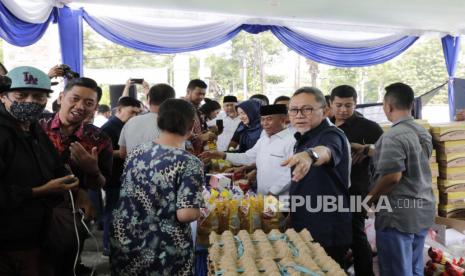 Menteri Perdagangan Zulkifli Hasan mengunjungi Pasar Mardika di Kota Ambon, Maluku pada Ahad (18/6/2023) untuk mengecek harga dan ketersediaan barang kebutuhan pokok.