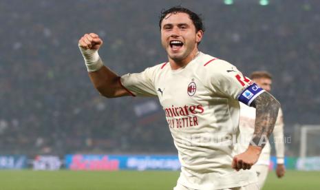 Pemain AC Milan Davide Calabria.