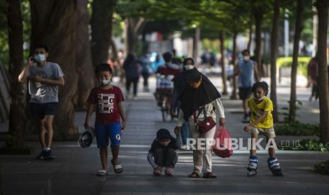 Kasus Covid-19 naik di sebagian negara, tetapi ada pula yang mulai turun.