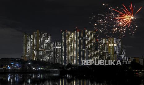 Suasana Rumah Sakit Darurat Covid-19 Wisma Atlet Kemayoran saat malam pergantian tahun baru 2021 di Jakarta, Jumat (1/1). Republika/Putra M. Akbar