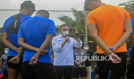 Ketua Umum PSSI Mochamad Iriawan saat memberikan pengarahan kepada pesepak bola timnas Indonesia belum lama ini.