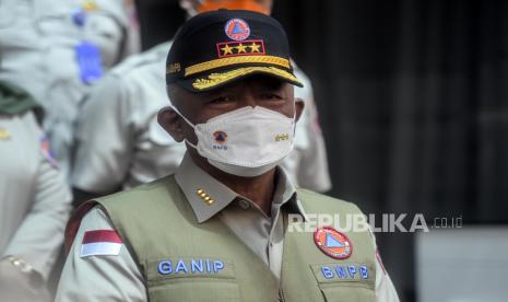 Ketua Satuan Tugas (Satgas) Penanganan Covid-19 Letjen TNI Ganip Warsito melakukan peninjauan terhadap kegiatan Pembelajaran Tatap Muka (PTM) dan vaksinasi di wilayah Banten pada Kamis (16/9). Dalam kesempatan ini, rombongan melakukan peninjauan PTM terbatas di SMAN 19 Kabupaten Tangerang dan pelaksanaan vaksinasi Covid-19 di Pondok Pesantren (Ponpes) An-Nawawi Tanara. 