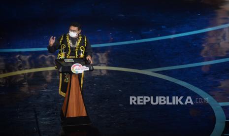 Menteri Pariwisata dan Ekonomi Kreatif Sandiaga Uno memberikan sambutan pada acara Malam Anugerah Desa Wisata Indonesia 2021 di Jakarta, Selasa (7/12). Anugerah Desa wisata tersebut diselenggarakan agar 57 ribu desa di seluruh Indonesia yang memiliki daya tarik wisata termotivasi untuk mengembangkan desa sehingga menjadi penggerak ekonomi tingkat desa melalui desa wisata.Prayogi/Republika.