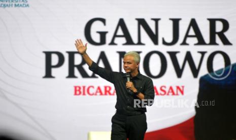 Bakal calon presiden (Bacapres) dari Partai Demokrasi Indonesia Perjuangan (PDIP), Ganjar Pranowo menjawab pertanyaan saat Mata Najwa 3 Bacapres Bicara Gagasan di Grha Sabha Pramana, UGM, Yogyakarta, Senin (19/9/2023). Selama 90 menit Bacapres Ganjar Pranowo ditantang berbicara gagasan dan menjawab pertanyaan bagaimana nanti memimpin Indonesia yang dipandu oleh Najwa Shihab. Topik paling banyak dipilih yakni terkait Korupsi dan Penegakan Hukum, lapangan kerja, dan kebebasan berpendapat paling banyak disorot untuk Ganjar yang tampil pada sesi kedua.