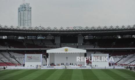 Suasana Stadion Utama Gelora Bung Karno (SUGBK) menjelang misa akbar yang dipimpin Paus Fransiskus di Jakarta, Rabu (4/9/2024). 