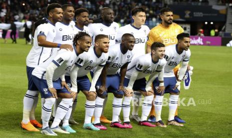 Para pemain Al Hilal berpose untuk foto tim sebelum pertandingan semifinal Piala Dunia Antarklub FIFA antara CR Flamengo dan Al Hilal SFC di Tangier, Maroko, Rabu (8/2/2023) dini hari WIB.