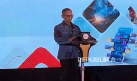 Ketua Dewan Komisioner OJK Mahendra Siregar dan Kepala Eksekutif Pengawas Lembaga Pembiayaan, Perusahaan Modal Ventura, Lembaga Keuangan Mikro, dan Lembaga Jasa Keuangan Lainnya OJK, Agusman di acara Peluncuran Roadmap Pengembangan dan Penguatan Layanan Pendanaan Bersama Berbasis Teknologi Informasi (LPBBTI) 2023-2028.