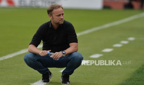 Pelatih timnas Thailand Alexandre Polking saat laga Piala AFF 2022 melawan Indonesia di Stadion Gelora Bung Karno, Jakarta, Kamis (29/12/2022). Pada pertandingan itu Indonesia ditahan imbang Thailand dengan skor 1-1.