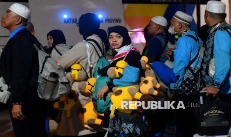 Kloter Pertama Debarkasi Balikpapan Kembali ke Tanah Air, Sa