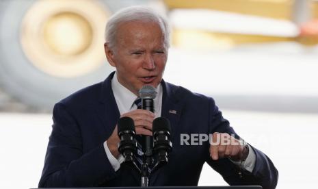 Presiden Joe Biden berbicara setelah mengunjungi fasilitas Taiwan Semiconductor Manufacturing Company di Phoenix, Selasa, 6 Desember 2022.