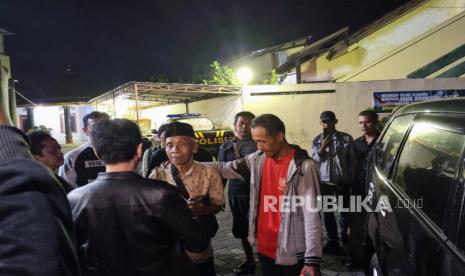 Keluarga dari R yang diduga korban mutilasi melapor ke Polsek Grogol, Rabu (24/5/2023).