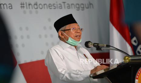 Wapres Sampaikan Tiga Tantangan Ini di Konbes NU. Foto: Wakil Presiden Maruf Amin menyampaikan keterangan kepada wartawan tentang penanganan COVID-19 di Graha BNPB, Jakarta, Senin (23/3/2020). Wapres meminta Majelis Ulama Indonesia (MUI) mengeluarkan fatwa terkait jenazah pasien positif virus corona (COVID-19) yang meninggal dunia