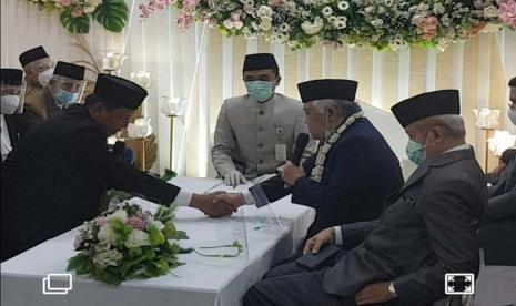 Pernikahan Din Syamsuddin dengan cucu pendiri Pesantren Gontor