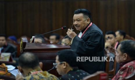 Wakil Ketua Tim Hukum Prabowo-Gibran, Otto Hasibuan menyampaikan keterangan dari pihak terkait saat sidang lanjutan perselisihan hasil pemilihan umum Presiden dan Wakil Presiden Tahun 2024 di Mahkamah Konstitusi, Jakarta, Kamis (28/3/2024). Sidang tersebut beragendakan penyampaian jawaban termohon pihak KPU, penyampaian keterangan pihak terkait yakni pihak capres dan cawapres nomor urut 02, dan keterangan pihak Bawaslu atas gugatan pemohon dari pihak Anies Baswedan-Muhaimin Iskandar dan Ganjar Pranowo-Mahfud MD atas hasil pilpres 2024.