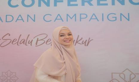 Dewi Sandra: Dewi Sandra Ungkap Proses Hijrahnya, Sangat Menginspirasi!