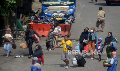 Pemudik di Terminal Baranangsiang, Kota Bogor, Jawa Barat. Anggota DPR mendesak Kemenhub merevitalisasi Terminal Baranangsiang Bogor, Jabar.