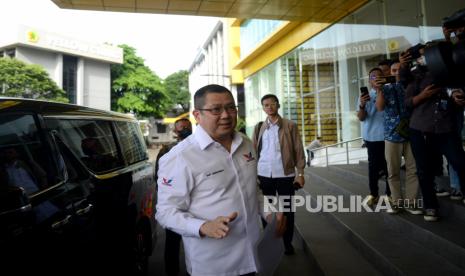 Ketua Umum Partai Perindo Hary Tanoesoedibjo (kanan).