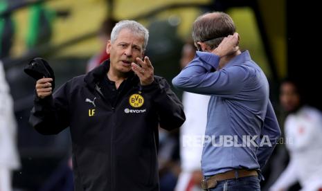  Pelatih Borussia Dortmund, Lucien Favre.