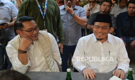 Bakal calon Gubernur DKI Jakarta Ridwan Kamil dan bakal calon Wakil Gubernur DKI Jakarta Suswono saat menghadiri launching Jalak Nasional dan deklarasi kolaborasi komunitas relawan se Jakarta di Kawasan Ampera, Jakarta, Ahad (1/9/2024). Deklarasi ini merupakan bentuk dukungan segaligus upaya memenangkan  pasangan Ridwan Kamil dan Suswono dalam Pilgub DKI Jakarta mendatang.