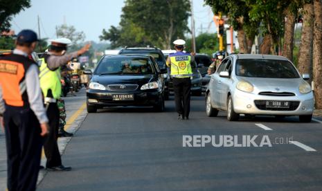 Petugas gabungan menggelar operasi penyekatan arus balik lebaran 2021, (ilustrasi).