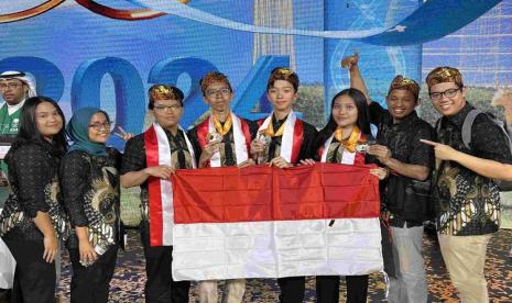 Pelajar Indonesia Raih Tiga Medali Perak di Olimpiade Biologi Internasional