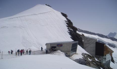 Menjelajah Jungfraujoch, Puncak Tertinggi Pegunungan Alpen Swiss