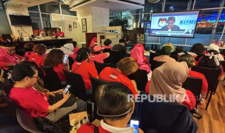 Gerakan PINK (Perempuan untuk INdonesia Kuat) atau PINK Movement, yang digagas oleh sekelompok relawan pendukung Ganjar-Mahfud, menggelar acara Nonton Bareng (NoBar) Debat Cawapres Pilpres 2024 di Jakarta, Jumat (22/12/2023).