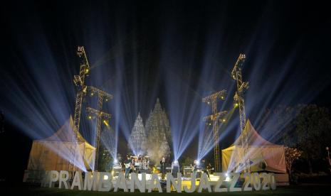 Isyana Sarasvati di Prambanan Jazz 2020