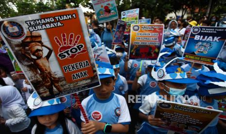 Kampanye perlindungan anak dan mencegah perkawinan anak.