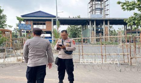 Suasana di pintu masuk Mahad Al-Zaytun, Kecamatan Gantar, Kabupaten Indramayu, tidak terlihat ada masa tandingan dari pihak Al-Zaytun, Kamis (6/7/2023). 