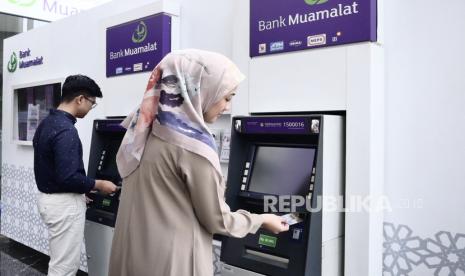 Bank Muamalat Indonesia menargetkam aset neto dana pensiun lembaga keuangan (DPLK) Syariah Muamalat mencapai Rp 2 triliun pada akhir tahun.