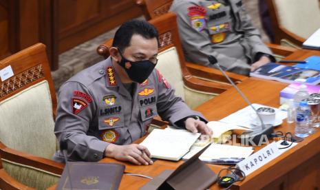 Kapolri Jenderal Pol Listyo Sigit Prabowo mengikuti rapat kerja dengan Komisi III DPR di Kompleks Parlemen, Senayan, Jakarta, Rabu (16/6/2021). Raker tersebut diantaranya membahas program 100 hari dan program prioritas Kapolri, pengungkapan kasus-kasus aktual, dan tindak lanjut atas pengaduan masyarakat. 