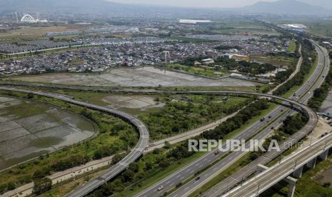 Gerbang Tol Gedebage, Bandung, Jawa Barat. Gubernur Jabar Ridwan Kamil memastikan pembangunan Tol Gedebage-Tasikmalaya berjalan.