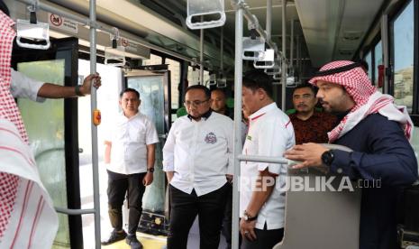 Menteri Agama (Menag) RI, Yaqut Cholil Qoumas meninjau kesiapan hotel dan bus jamaah haji di Makkah, Selasa (7/5/2024). 