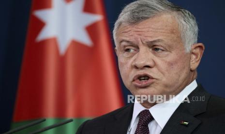 Raja Yordania Abdullah II ibn Al-Hussein berbicara pada konferensi pers setelah pembicaraan di Kanselir, di Berlin, Jerman, 15 Maret 2022. 