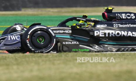 Aksi pembalap F1 dari tim Mercedes Lewis Hamilton di GP musim ini. 