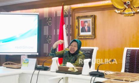 Menteri Sosial Trirismaharini saat ditemui awak media di kantornya, Jakarta, Selasa (2/5/2023).