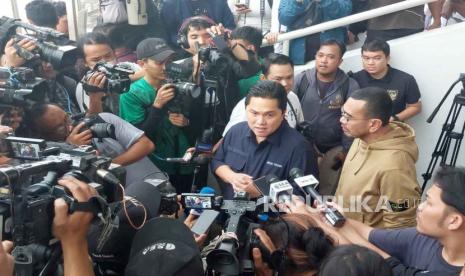 Ketua Umum PSSI Erick Thohir saat menghadiri seleksi timnas U-17 di Stadion Madya, Gelora Bung Karno, Jakarta, Kamis (6/7/2023).