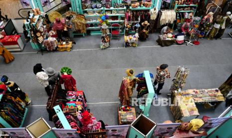 Aktivitas warga mulai kembali menggeliat pada September. Ilustrasi aktivitas warga di Mal Malioboro, Yogyakarta, Rabu (13/10).  