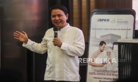  Usulan Biaya Haji 2023 Sudah Hitung 30 Persen Penurunan Paket Layanan Haji dari Arab Saudi. Foto:  Dirjen PHU Kementerian Agama Hilman Latief memberikan sambutan saat peluncuran fitur Pembukaan Rekening Tabungan Jamaah Haji (RTJH) dan Pembayaran Setoran Awal Porsi Haji di Jakarta, Selasa (26/4/2022). PT Bank Muamalat Indonesia Tbk meluncurkan fitur Pembukaan Rekening Tabungan Jamaah Haji (RTJH) dan Pembayaran Setoran Awal Porsi Haji melalui aplikasi mobile banking Muamalat DIN dengan cara nasabah membayar setoran awal pendaftaran haji sebesar Rp 25.000.000 melalui aplikasi Muamalat DIN untuk mendapatkan nomor porsi yang ditentukan oleh Kementerian Agama. Republika/Putra M. Akbar