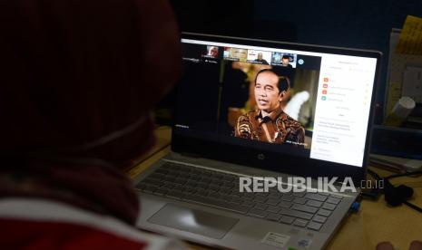 Presiden RI Joko Widodo memberikan ucapan selamat Ulang Tahun ke-28 kepada Republika di Jakarta, Senin (4/1). Perayaan acara ulang tahun Republika ke-28 ini juga dimeriahkan dengan diskusi webinar.