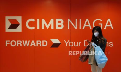 Nasabah Bank CIMB Niaga (ilustrasi). PT Bank CIMB Niaga Tbk membukukan laba bersih tahun berjalan sebesar Rp 2,56 triliun pada kuartal II 2022. 