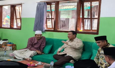 Prabowo Subianto Bertemu Khofifah di Grahadi, Ada Apa?