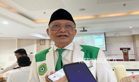  Lantik Pengurus Baru, Perdokhi Singgung Istithaah Haji. Foto:  Ketua Umum Pusat Perhimpunan Kedokteran Haji Indonesia (Perdokhi) Syarief Hasan Lutfie dalam acara pelantikan pengurus pusat Perdokhi periode 2023-2026 di Auditorium RS Yarsi, Jakarta Pusat, Ahad (5/2/2023).