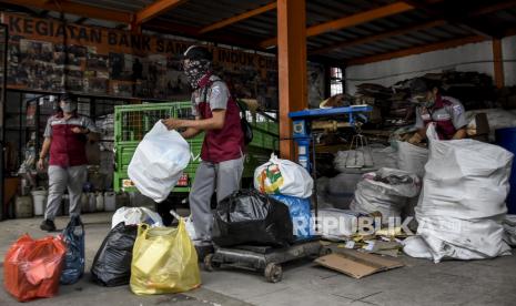 Bank Sampah (ilustrasi). Pemkot Cirebon mendorong RW untuk memiliki Bank Sampah.